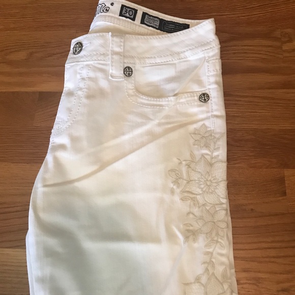 NWT Miss Me Signature Cuffed Capri - Picture 4 of 8